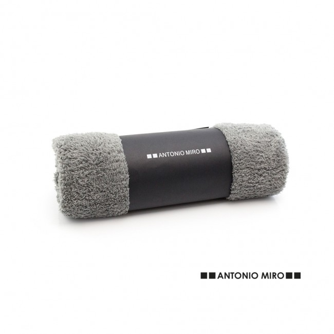 Detalle Bautizo Manta Kira Antonio Miro