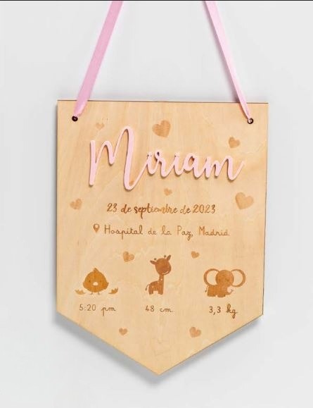 Banderín de madera con datos de niña en rosa para Bautizo
