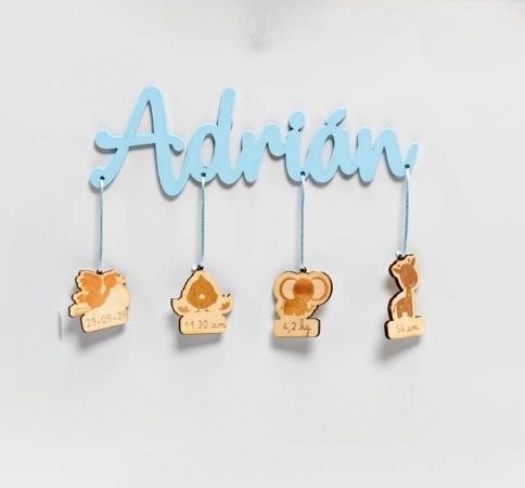 Banderín de metacrilato con nombre de niño personalizado para bautizo