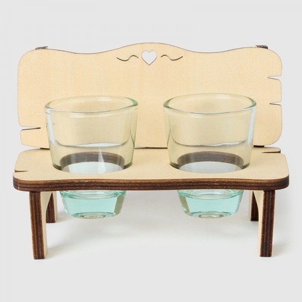 Banquito de madera + 2 vasos de cristal