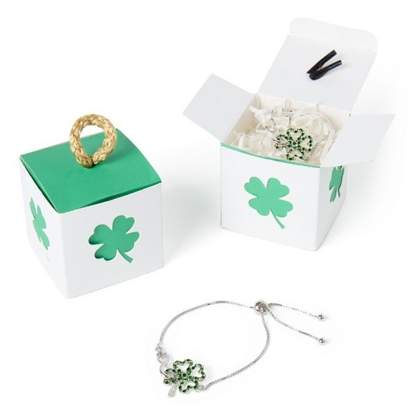 Cajita con pulsera de trébol detalle bautizo