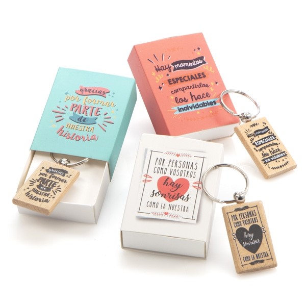 Detalle bautizo hombre caja regalo llavero madera frases