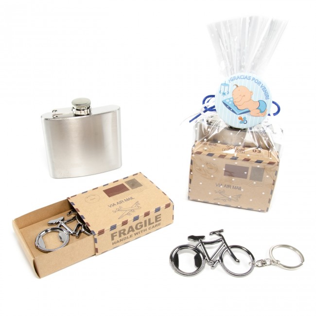 Detalle bautizo niño petaca con abridor bicicleta