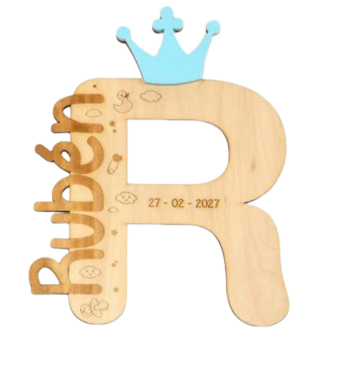 Inicial de madera y metacrilato con corona azul