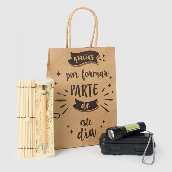 Detalle Bautizo linterna estuchada posiciones con bolígrafo madera con bolsa