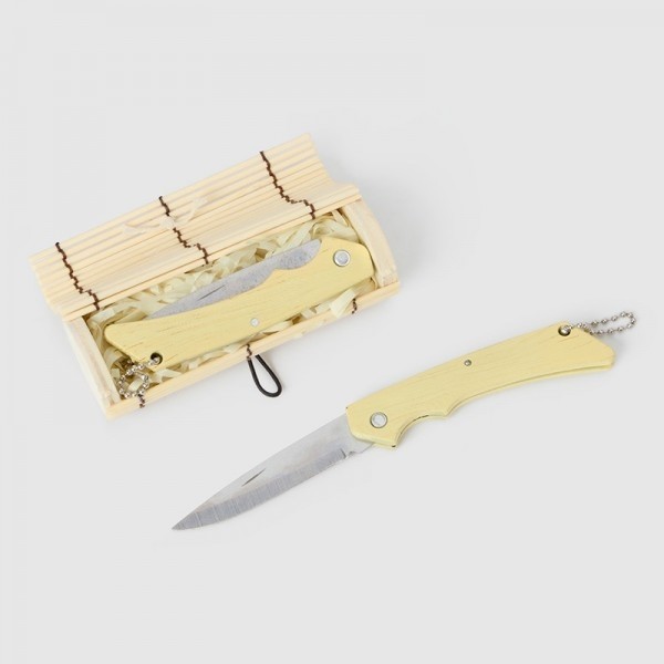 Caja de bambú con navaja clara