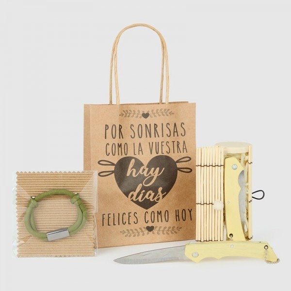 Detalle Bautizo navaja clara con pulsera nudos