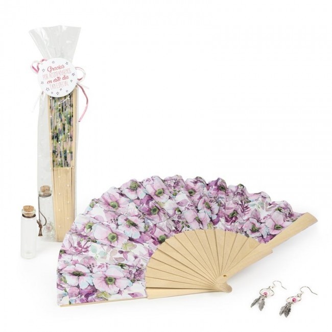 Abanico de flores con pendientes atrapasueños envuelto