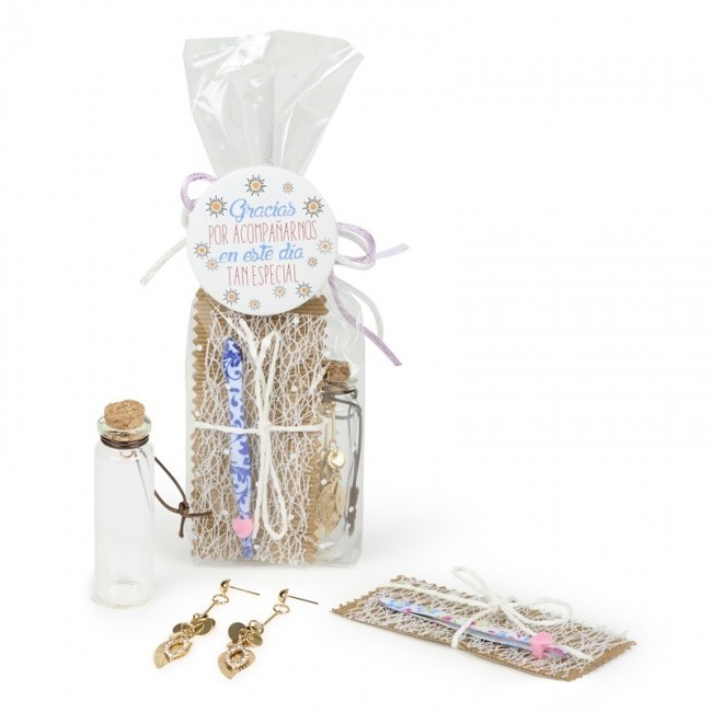 Detalle bautizo pinza depilatoria con pendientes de hoja