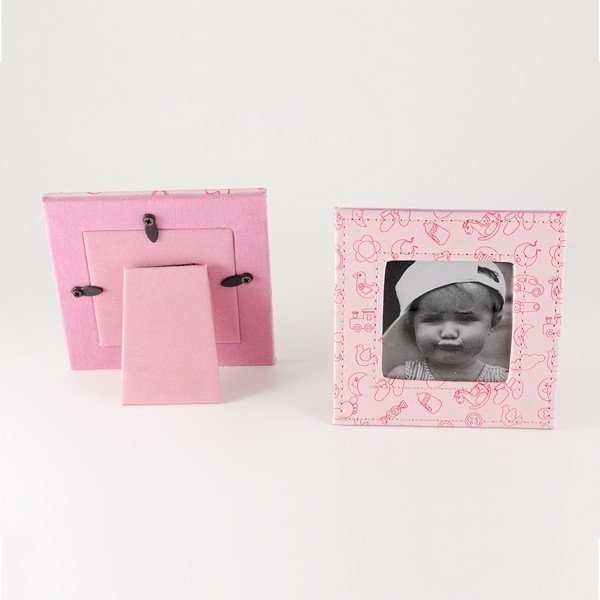 Detalle de Bautizo porta foto piel rosa dibujos bebe