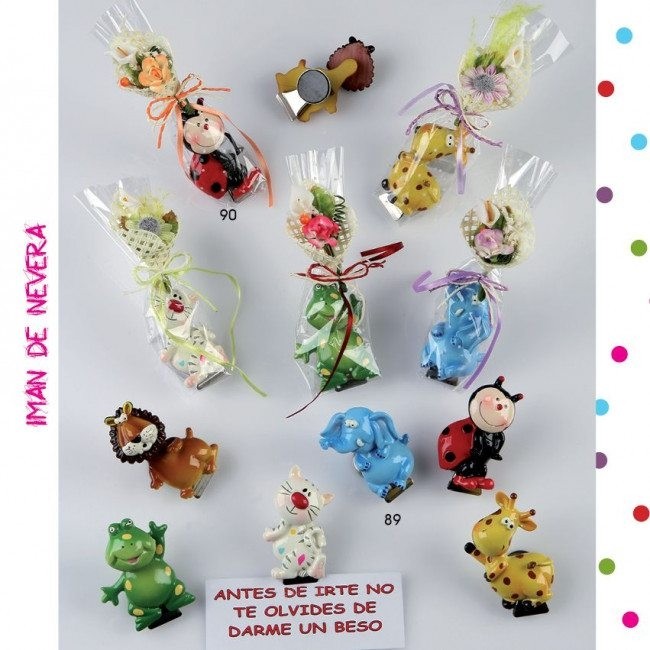 Detalle bautizo iman nevera animalito envuelto