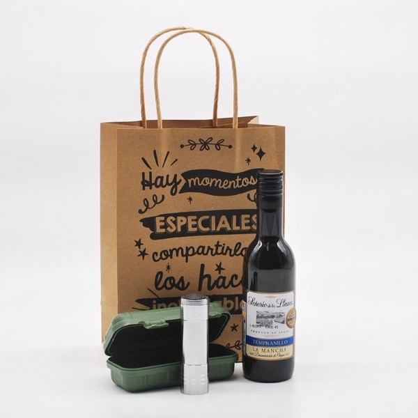 Vino con linterna en caja en bolsa Kraft para Detalle Bautizo