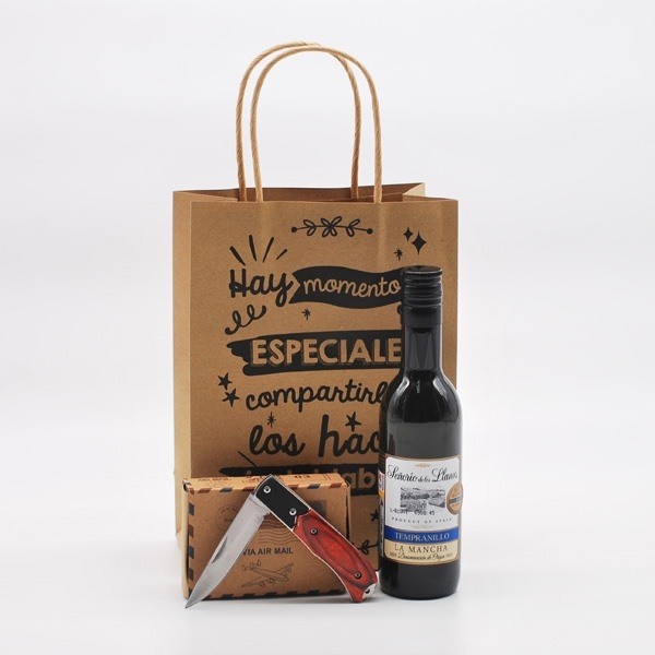 Vino con navaja madera y caja postal en bolsa Detalle Bautizo
