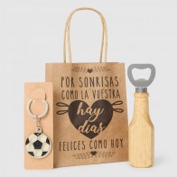 Llavero de futbol con abridor imán madera con detalle bautizo con bolsa