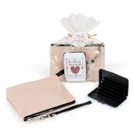 Detalle Bautizo Combinación de Portatodo polipiel y tarjetero con envoltorio