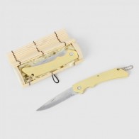 Caja de bambú con navaja clara