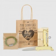 Detalle Bautizo navaja clara con pulsera nudos