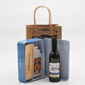 Detalle Bautizo Vino con caja de juegos en bolsa regalo