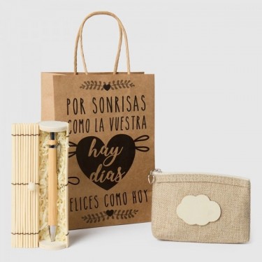 Detalle bautizo monedero natural con boli madera con bolsa