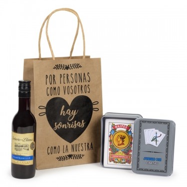 Detalle Bautizo Vino con caja de baraja española en bolsa Kraft 