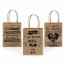 Te lo presentamos en una bolsa super chula con unas frases super originales que a tus invitadas les encantara. La bolsa es de Kraft marrón con sus encantadoras frases, y su medida es de 12 cm de ancho, 16 cm de alto y 6 cm de fondo. Las bolsas se enviaran